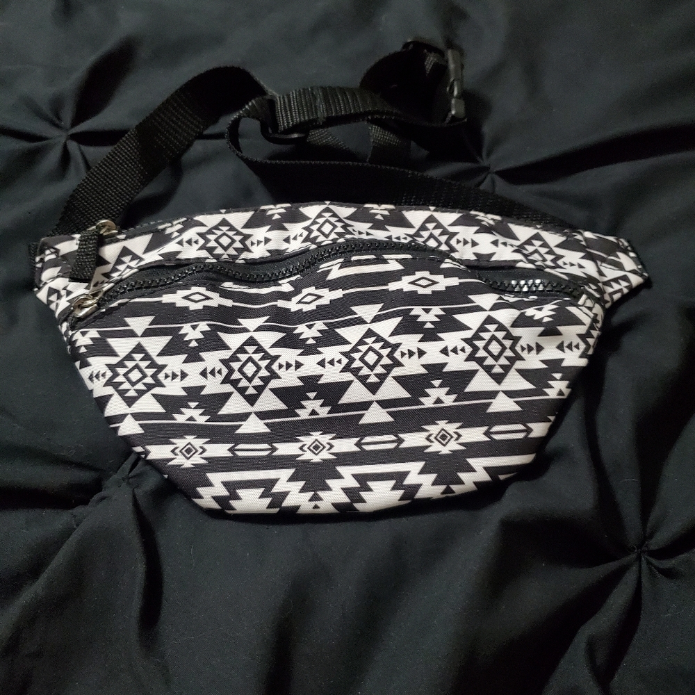 Black and White Patterned Women's Fannypack